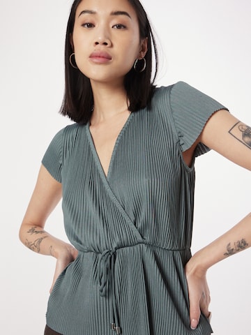 ABOUT YOU Shirt 'Elonie' in Green