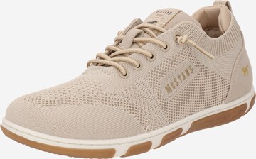 MUSTANG Låg sneaker i beige: framsida