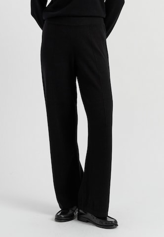 Chinti & Parker Regular Urheiluhousut värissä musta: etupuoli