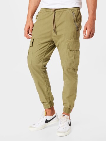 ALPHA INDUSTRIES Tapered Cargobroek in Groen: voorkant