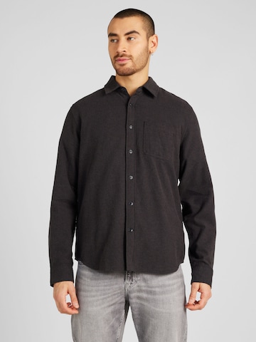 GAP - Ajuste regular Camisa en gris: frente