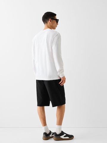 Bershka Loosefit Shorts in Schwarz