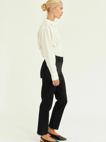 Pieszak Regular Farkut ' NOOS-Trasha ' värissä musta