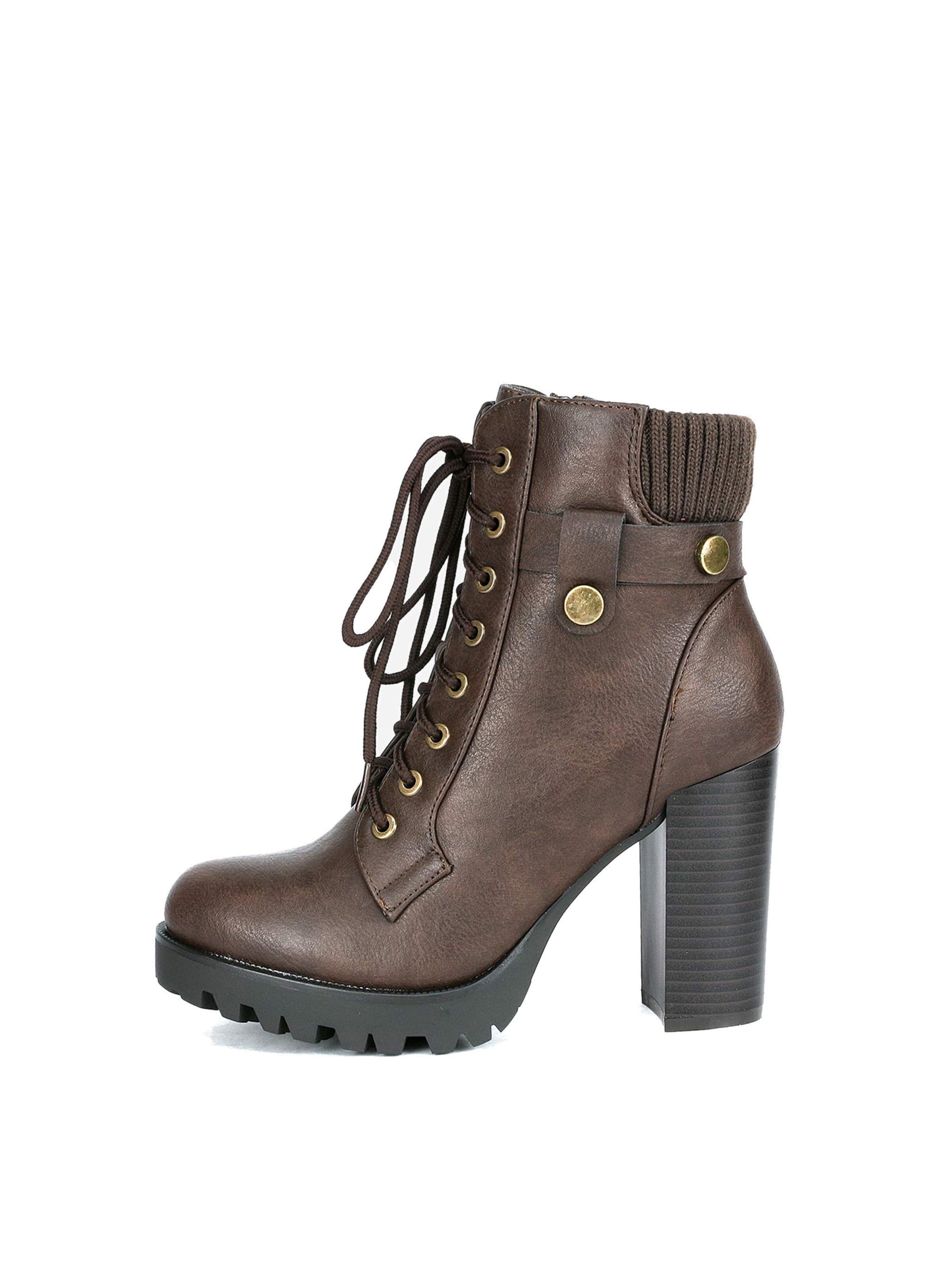 Dream Pairs Boots in Brown