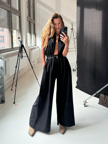 Tuta jumpsuit di Kamila Šikl in nero