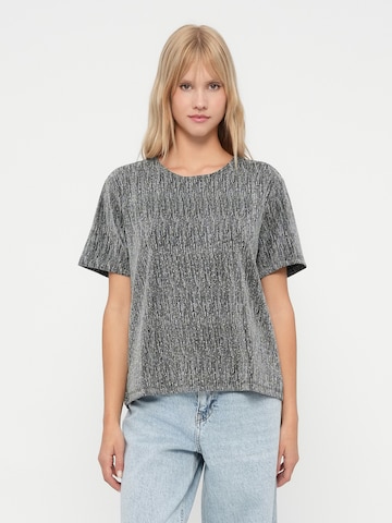 Tricou 'VISILNA' de la VILA pe negru: față