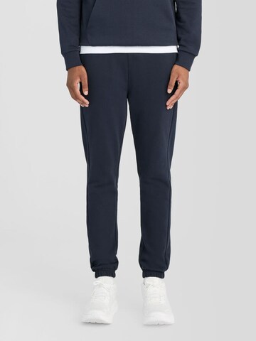 Lyle & Scott Tapered Pants in Blue: front