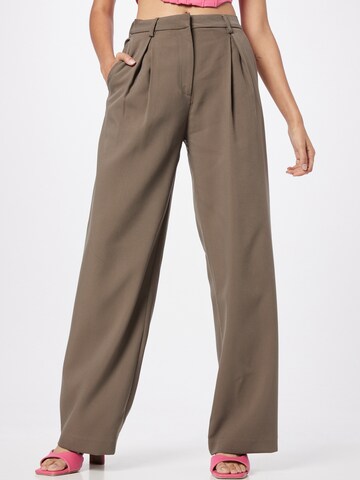 WEEKDAY Wide leg Pleat-front trousers 'Lilah' in Brown: front