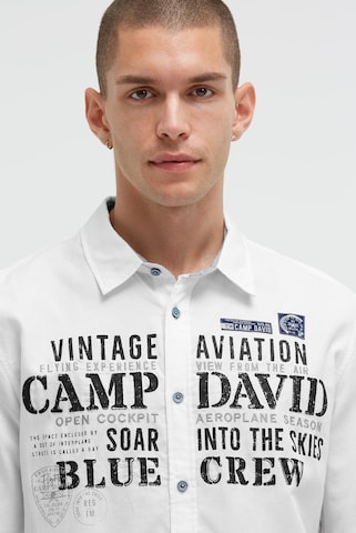 CAMP DAVID Regular fit Skjorta i vit: framsida