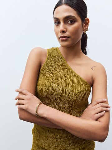 Next Top in Green: front