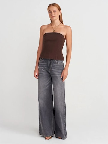 Dilvin - Blusa em castanho