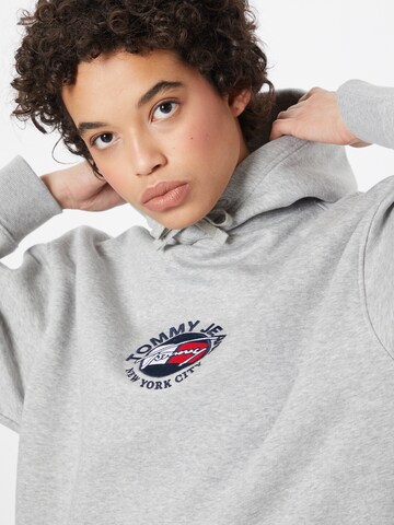 Tommy Jeans - Sudadera en gris