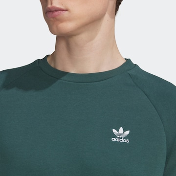 ADIDAS ORIGINALS - Regular Fit Sweatshirt 'Adicolor Essentials Trefoil' em verde