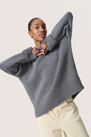 SOAKED IN LUXURY - Pullover em cinzento