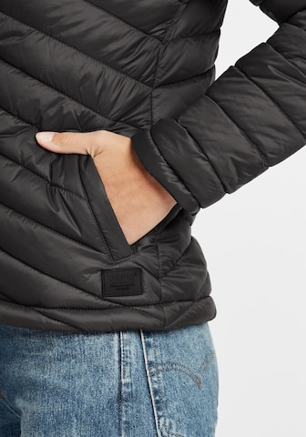 Oxmo Steppjacke in Schwarz