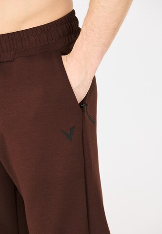 Virtus Tapered Sweatpants 'Taro' in Rot
