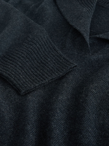 Next Pullover in Grau