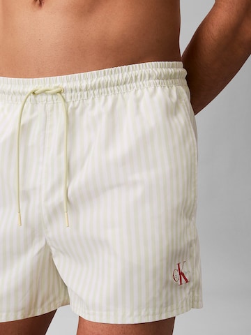 Shorts de bain Calvin Klein Swimwear en blanc