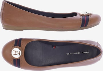 TOMMY HILFIGER Flats & Loafers in 37 in Brown: front