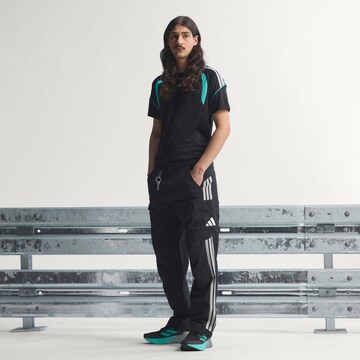 ADIDAS PERFORMANCE - Loosefit Calças de desporto 'Mercedes - AMG Petronas Formula 1 Team Mechanics' em preto
