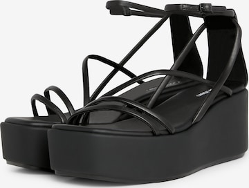 Calvin Klein Páskové sandály – černá