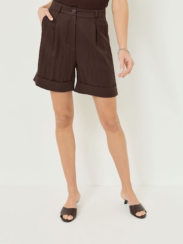 Regular Pantalon Tamaris en marron : devant
