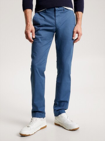 Regular Pantalon chino 'DENTON ESSENTIAL' TOMMY HILFIGER en bleu : devant