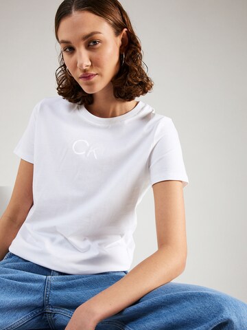 T-shirt Calvin Klein en blanc : devant