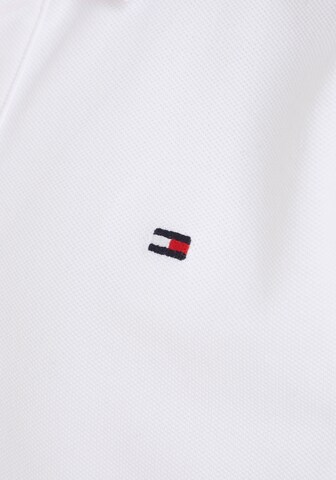TOMMY HILFIGER - Camiseta en blanco