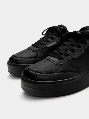 Pull&Bear Sneakers in Black