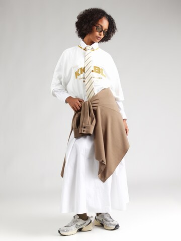 Karo Kauer Υπερμέγεθες μπλουζάκι σε λευκό