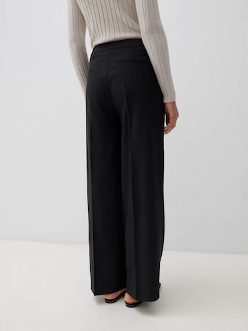 ABOUT YOU x Marie von Behrens Loose fit Pleat-front trousers 'Hailey' in Black