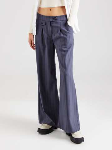 b.young Flared Pleat-Front Pants 'EFFANIA' in Blue: front