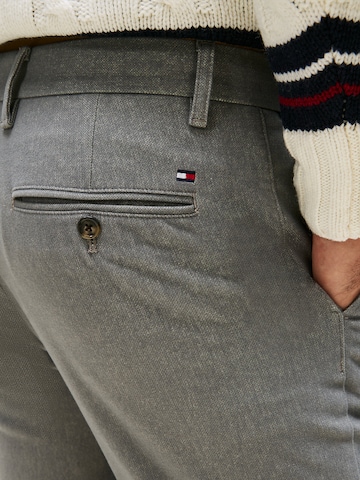 TOMMY HILFIGER Slim fit Chino trousers in Grey