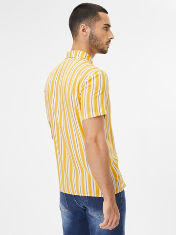 Coupe regular Chemise AÉROPOSTALE en jaune