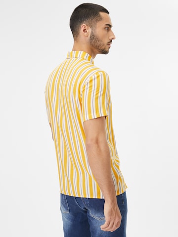 AÉROPOSTALE - Ajuste regular Camisa en amarillo