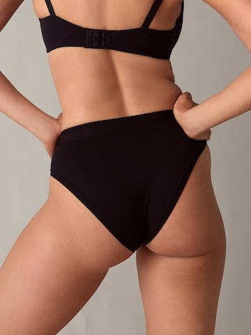 self. Panty in Black