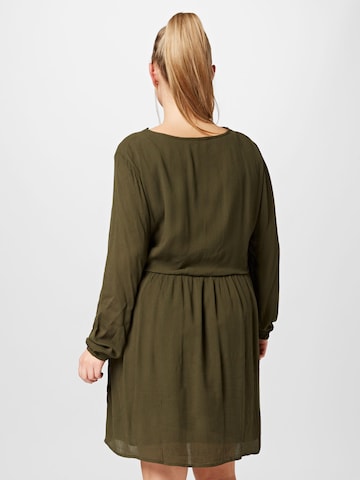 Robe 'Viveka' ABOUT YOU Curvy en vert