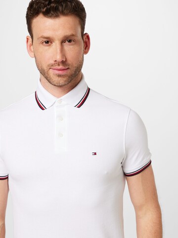 TOMMY HILFIGER - Camiseta en blanco