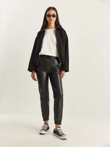 Bianco Lucci - Tapered Calças em preto