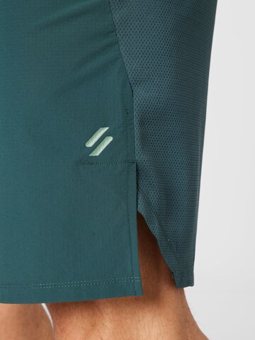 Superdryregular Sportske hlače - zelena boja