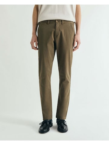 Effilé Pantalon chino Scalpers en vert : devant