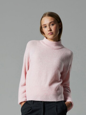 Pull-over LMTD en rose : devant