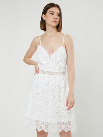 Influencer Summer Dress in White: front