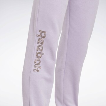 Effilé Pantalon de sport Reebok en violet