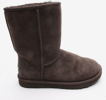 UGG Dress Boots in 39 in Brown: front