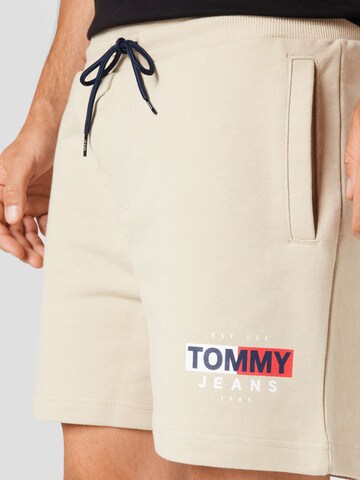 Tommy Jeans Regular Trousers in Beige