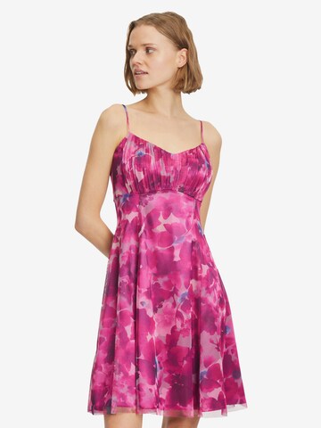 Robe de cocktail Vera Mont en rose : devant