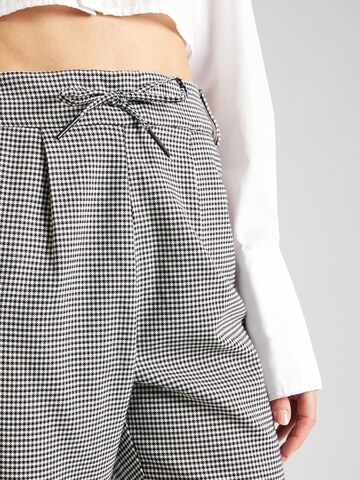 Coupe slim Pantalon à pince 'Poptrash' ONLY en gris