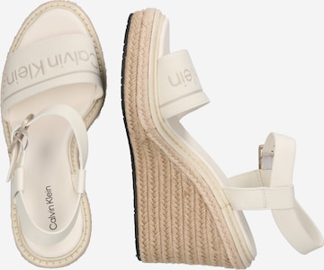 Calvin Klein Páskové sandály – bílá